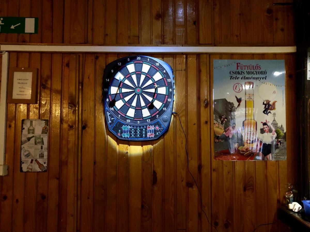 Whole Basemenet Former Pub4 Stag Do/Hen Party Βουδαπέστη Εξωτερικό φωτογραφία