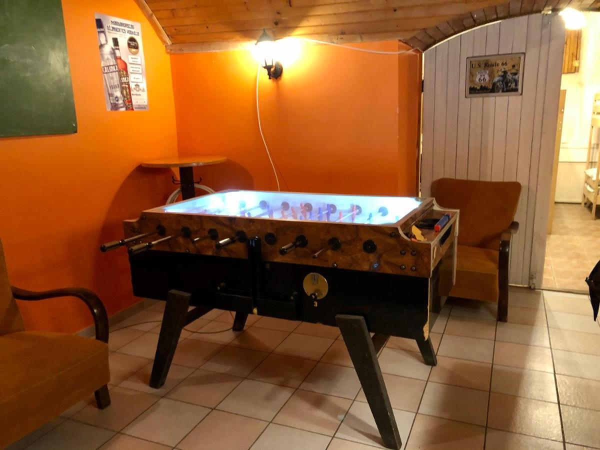 Whole Basemenet Former Pub4 Stag Do/Hen Party Βουδαπέστη Εξωτερικό φωτογραφία