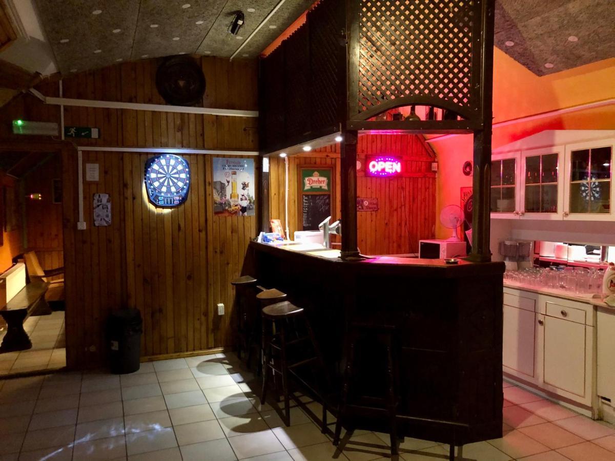 Whole Basemenet Former Pub4 Stag Do/Hen Party Βουδαπέστη Εξωτερικό φωτογραφία
