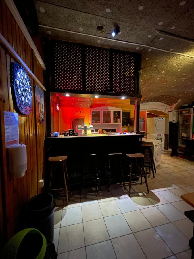 Whole Basemenet Former Pub4 Stag Do/Hen Party Βουδαπέστη Εξωτερικό φωτογραφία