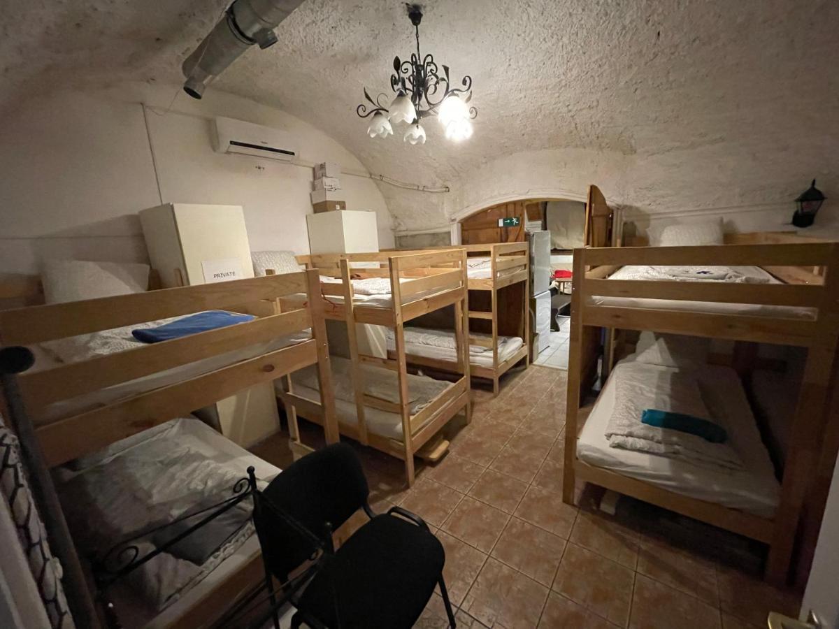 Whole Basemenet Former Pub4 Stag Do/Hen Party Βουδαπέστη Εξωτερικό φωτογραφία