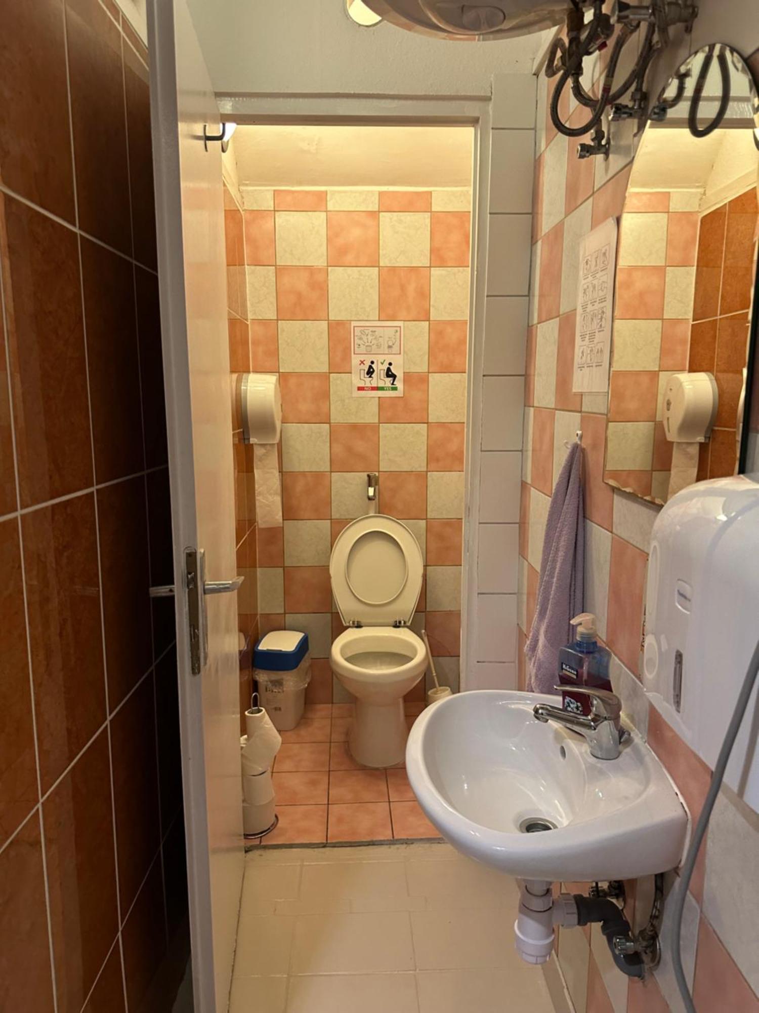 Whole Basemenet Former Pub4 Stag Do/Hen Party Βουδαπέστη Εξωτερικό φωτογραφία