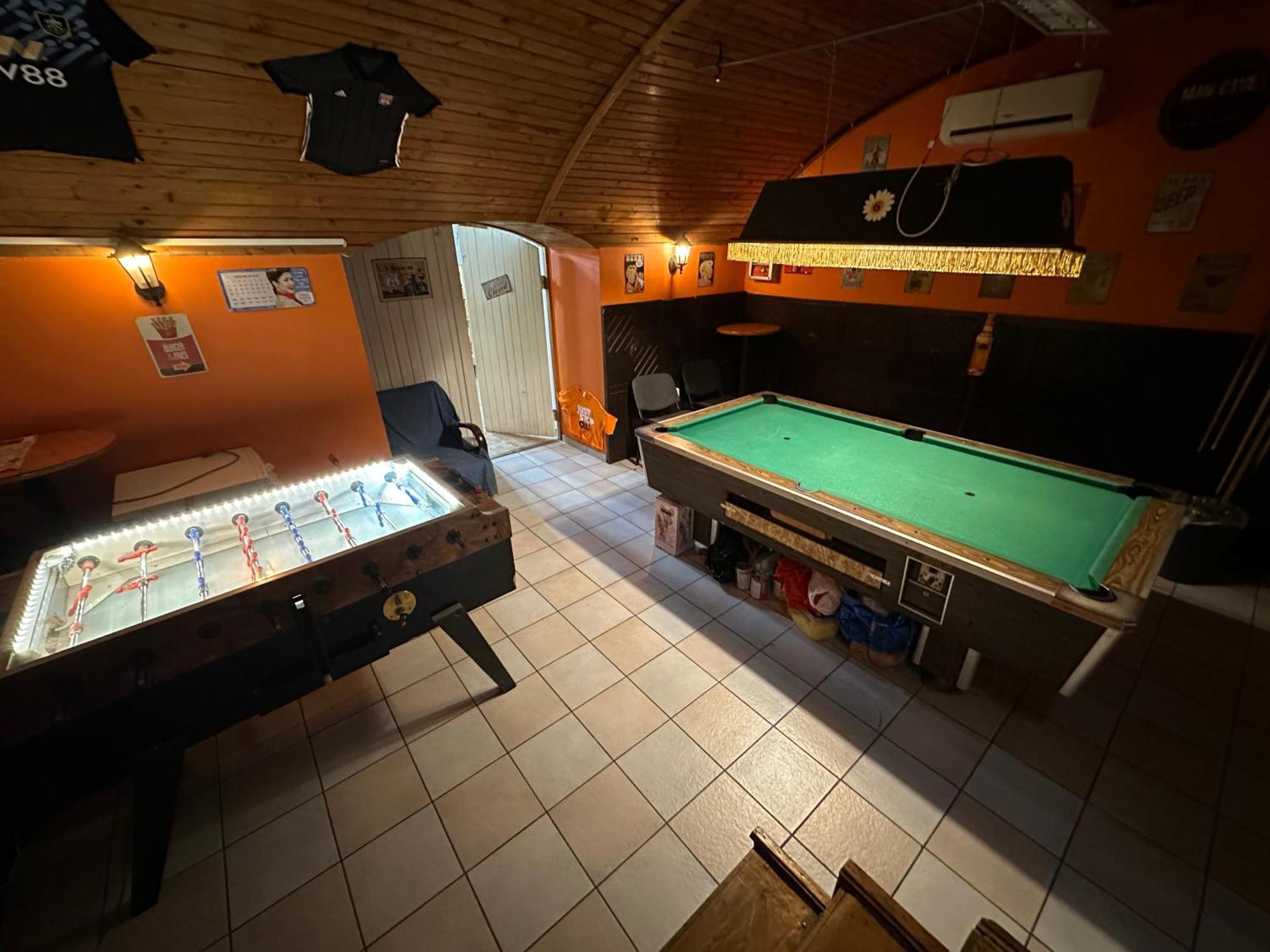 Whole Basemenet Former Pub4 Stag Do/Hen Party Βουδαπέστη Εξωτερικό φωτογραφία